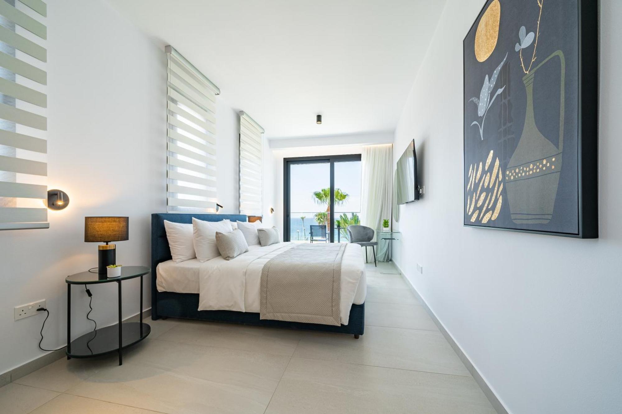 Waterside Sea View Apartments Pafos Oda fotoğraf