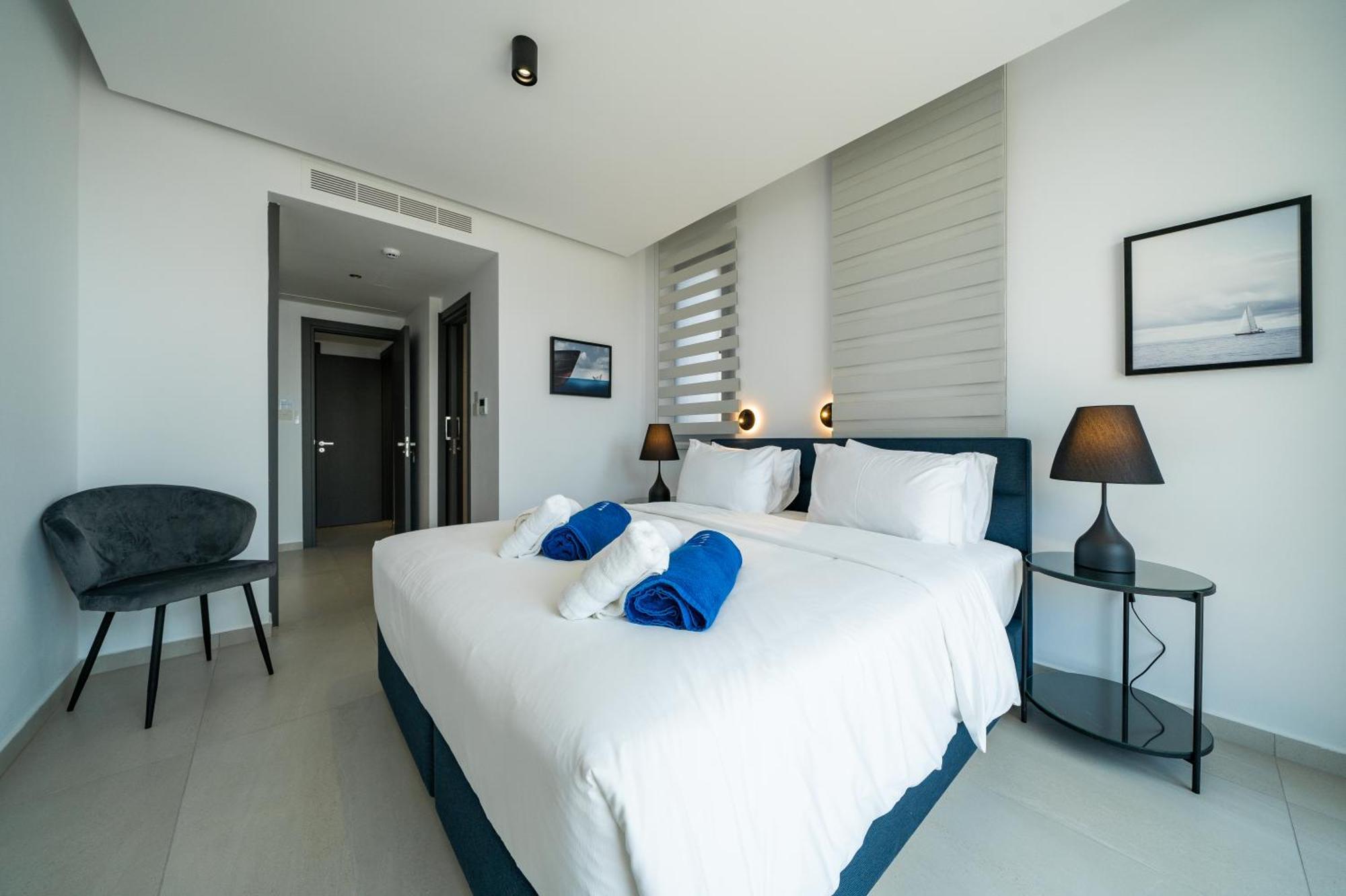 Waterside Sea View Apartments Pafos Oda fotoğraf