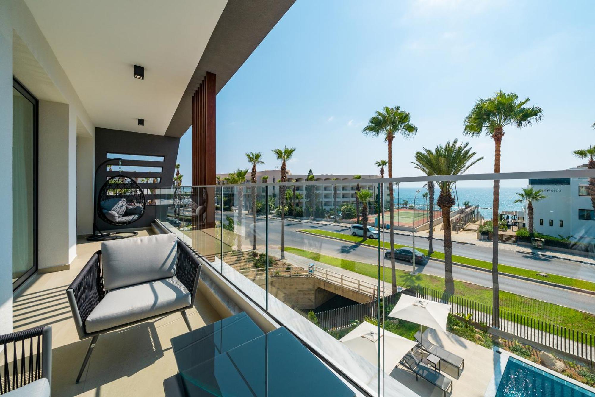 Waterside Sea View Apartments Pafos Oda fotoğraf