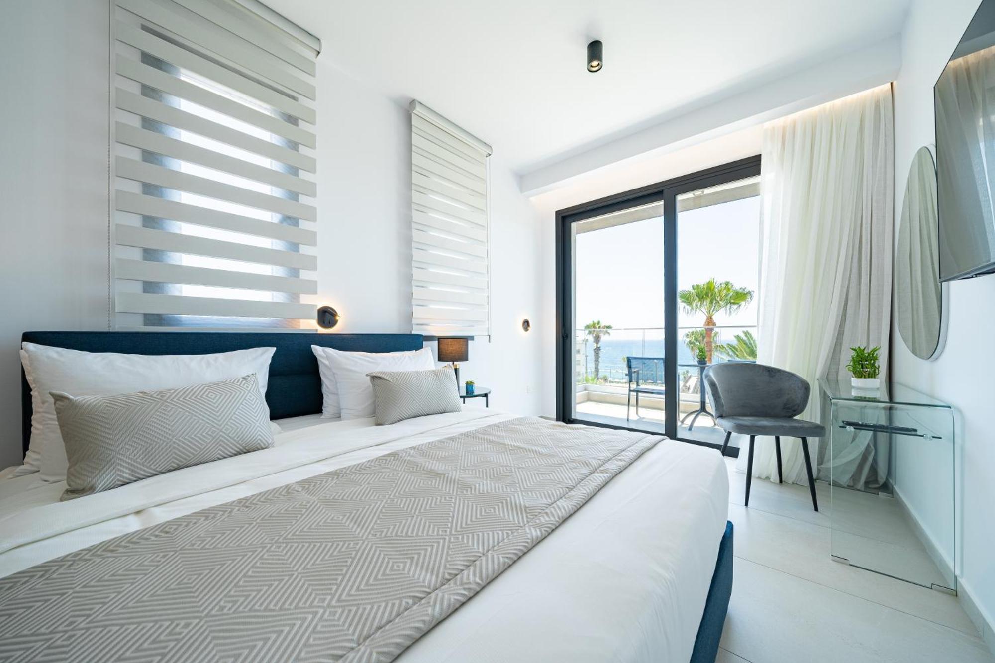 Waterside Sea View Apartments Pafos Oda fotoğraf
